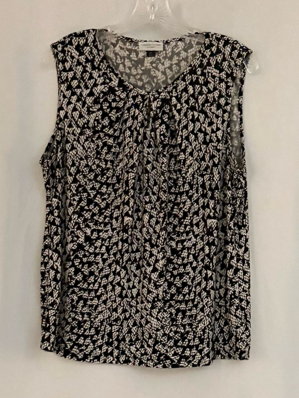 Tahari Levine Sleeveless Black and White Patterned Blouse